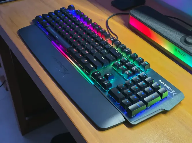 Teclado Gamer HyperX Mars Outemu Blue RGB Mecânico