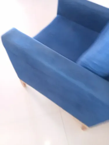 Vendo uma polttona ,semi novas, motivo  da venda falta de espaço. Valor 250