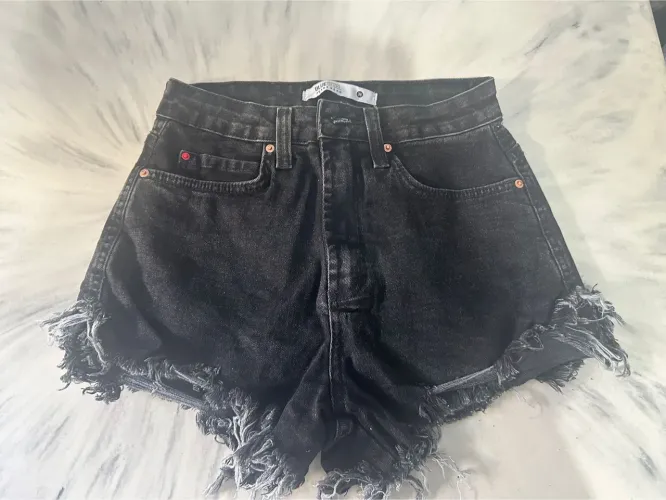 Short jeans Riachuelo forma pequena cinza escuro tamanho 36 ótimo estado