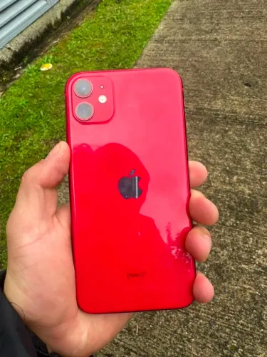 Iphone 11 : 128gb RED todo original ( aceito teu celular como parte do pagamento )