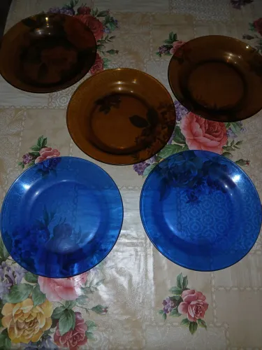 Pratos de vidro Duralex.