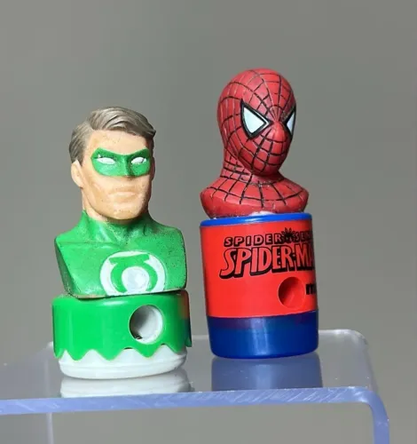 Kit 2 apontadores antigos, Homem Aranha + Lanterna Verde
