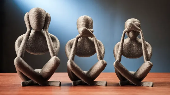 Escultura Tríade do silêncio