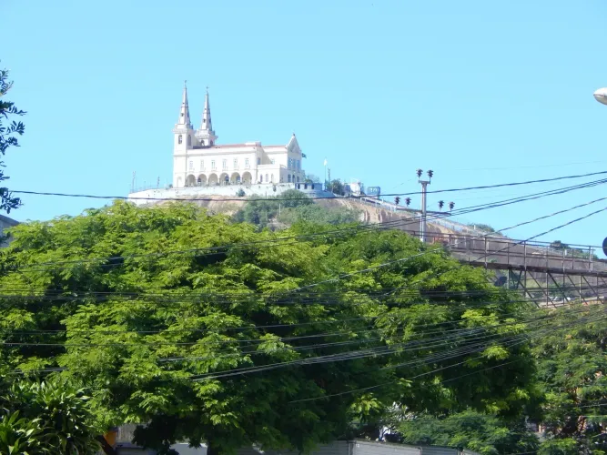Rua Fernandes Pinheiro n° 30/302 Sala - varanda com 2 quartos em Penha - Rio de Janeiro - 