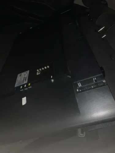 Vendo Tv para sucata Samsung 49 polegadas. Liga, volume bom, só a imagem escura.