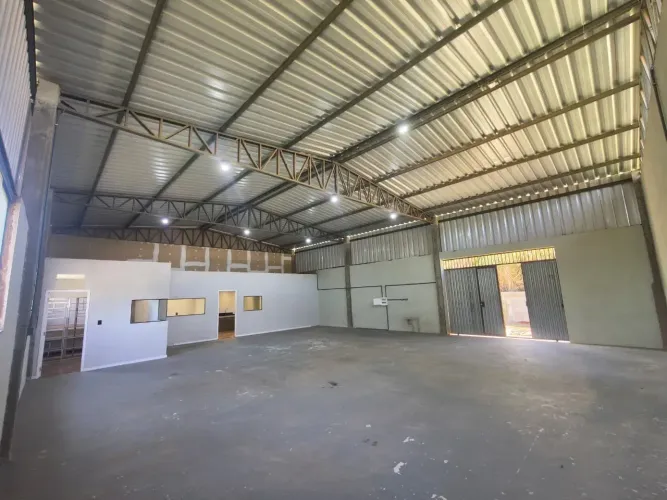 Galpão Comercial de 300 m² para Locação Samambaia, Petrópolis/RJ