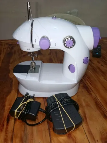 Mini máquina de costura