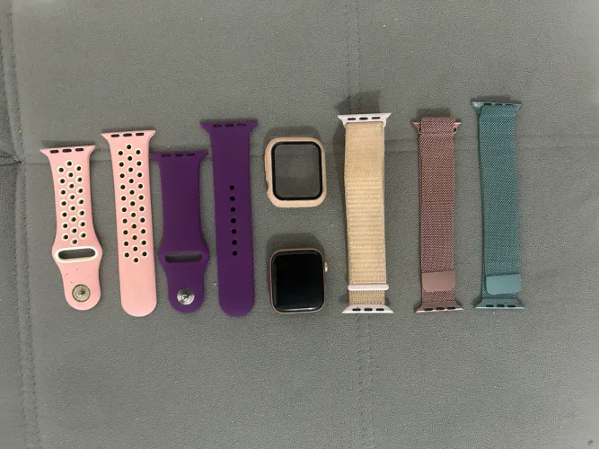 Apple Watch Series 4 40mm GPS + Cellular Rose Gold + 5 Pulseiras