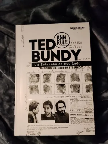 Ted Bundy, Ann Rule, editora Darkside, capa dura