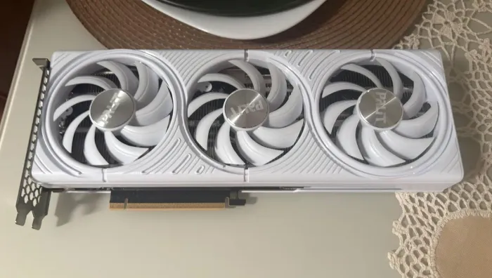 RTX 5070 PALIT WHITE