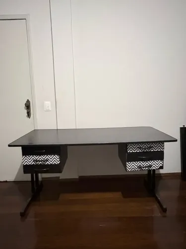 Mesa de Escritório com 6 gavetas, medidas 1,50 Comprimento, 70 largura, 75 altura