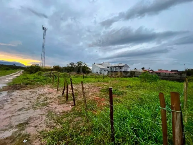 Terreno de 360 m² no Carianos