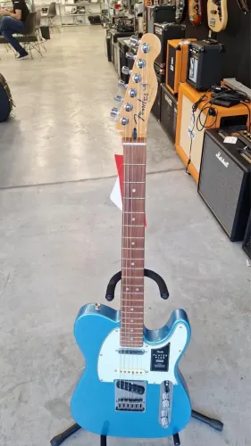 Guitarra Fender player Plus 
