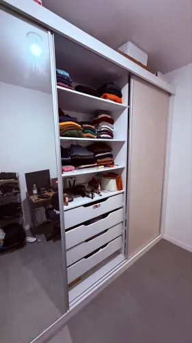 Guarda-roupa, 2,70m, 3 portas de correr com espelho