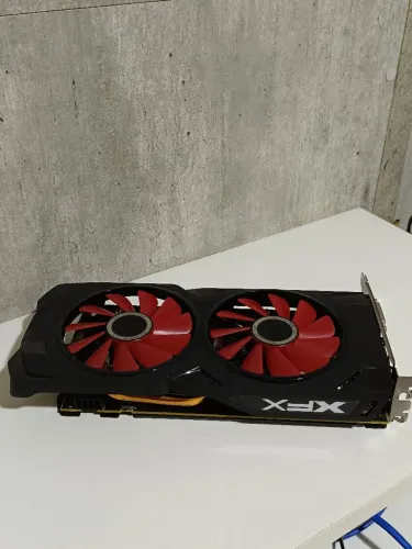 Placa de vídeo XFX RX 570 