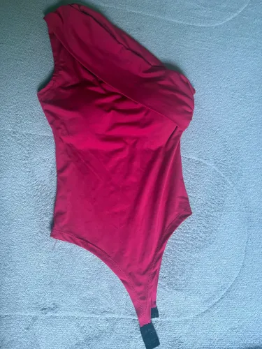 Body vermelho lado único