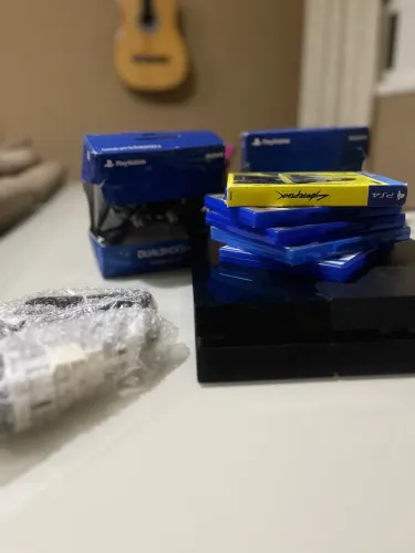 PS4 SLIM 500gb +2 CONTROLES ORIGINAIS +10 JOGOS
