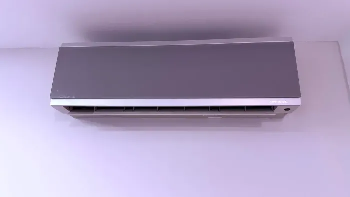 Ar condicionado LG Split 12000 Btus 220v com defeito