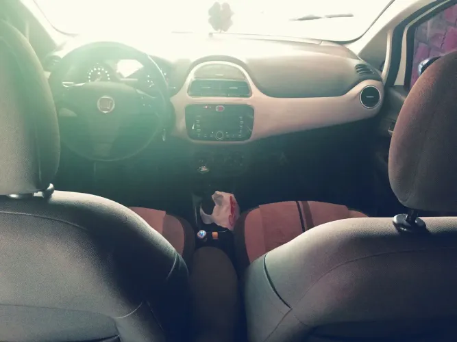 Fiat Punto Essence 1.6 Flex 16V 5P 2014
