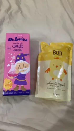 Colônia infantil e sabonete líquido infantil