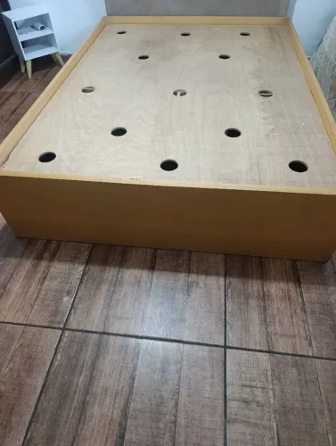 Cama casal madeira maciça com baú 