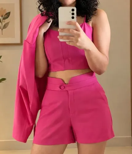 Conjunto de roupa feminina cor de rosa