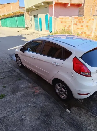 Ford Fiesta 1.6 16V Flex Mec. 5P 2015