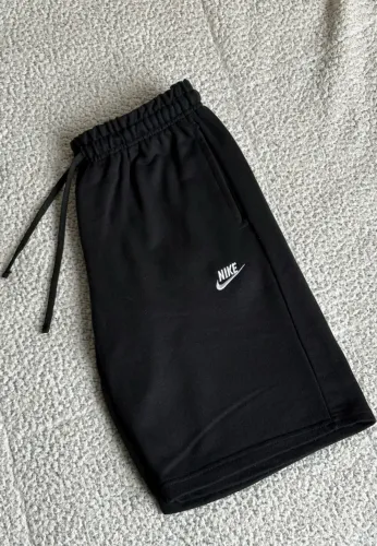 Bermuda Nike Club Preta Linha Premium nunca usada