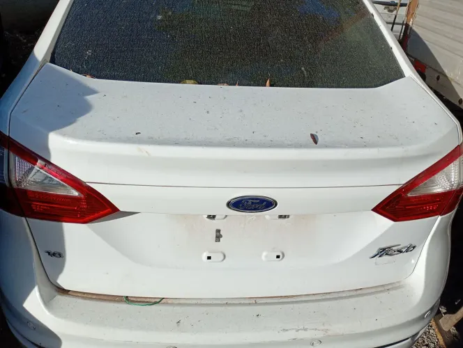 Tampa traseira Ford new fiesta sedan sem acessórios 