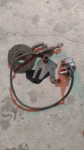 Sistema de freio a disco traseiro