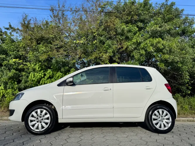 Volkswagen Fox 1.6 MI I Motion Total Flex 8V 5P 2014