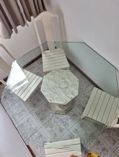 mesa grande de mármore com 4 cadeiras 
