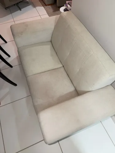 Sofá de dois lugares