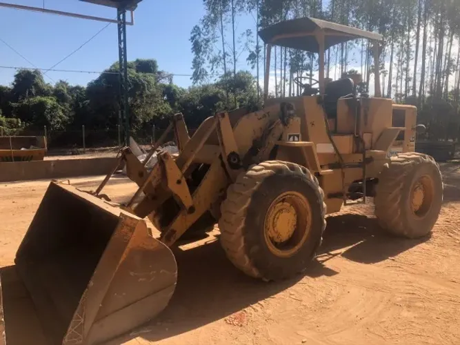 PÁ CARREGADEIRA CAT 930 R ANO 1987
