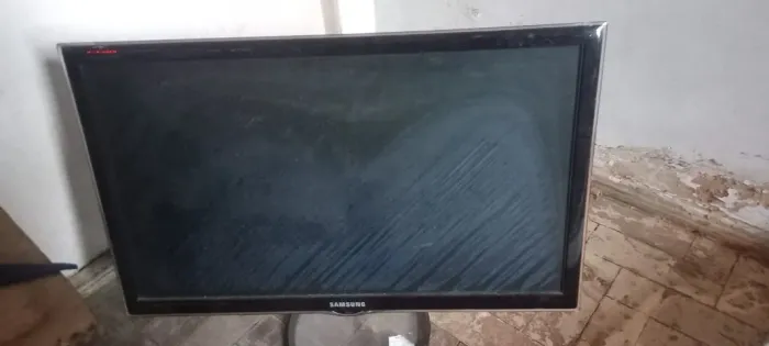 Monitor TV samsugn 27 polegadas com led danificado