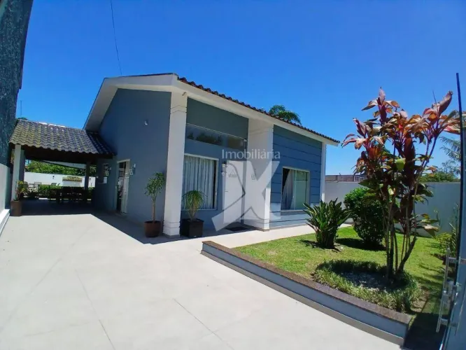 Casa com piscina, ar cond. + 3 dorm.( sendo que 01 é suíte) para alugar, 100 m² por R$ 1.5