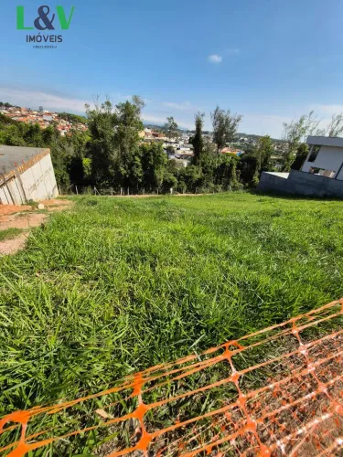 Terreno em declive à venda no condomínio Jatobás