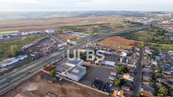 Área comercial com Galpão na BR153 Anápolis