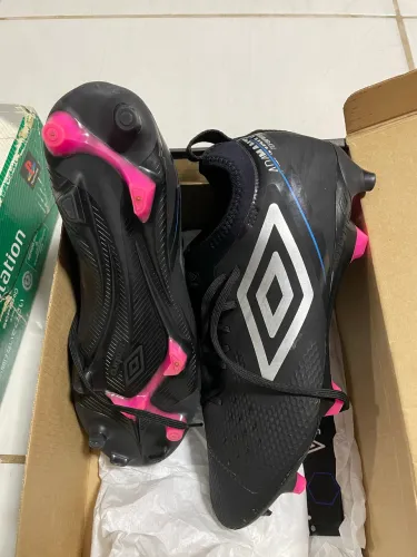Chuteira umbro