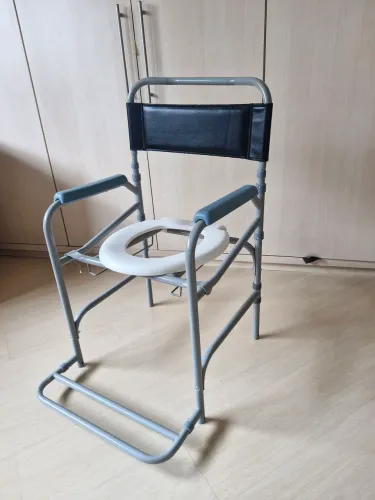 Cadeira de Banho Higiênica Dobrável D30 da marca Dellamed