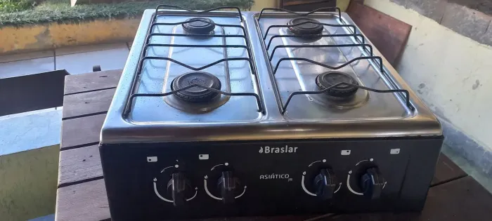 Forno elétrico e um fogão de bancada os dois por 350