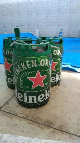 Kit 3 latões Heineken vazias com torneira/bico para artesanato, decoração.