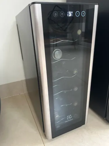 Adega de vinho 12 garrafas 