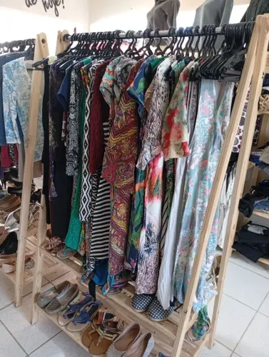 Lote 35 vestidos pra brechó perfeito estado