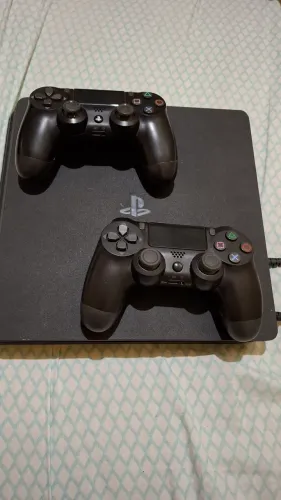 Ps4 slim usado 2 controles
