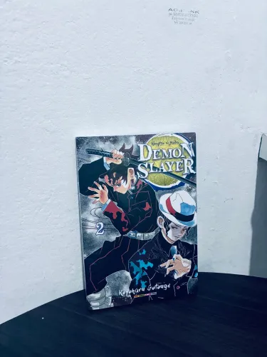 Demon Slayer (Kimetsu no Yaiba) Volume 2 - Novo Lacrado