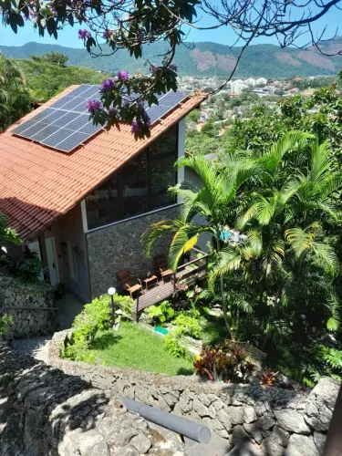 Sobrado para venda possui 202 metros quadrados com 4 quartos em Itaipu - Niterói - RJ