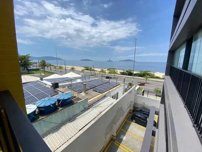 Apto. mobiliado, sol da manhã, vista mar.