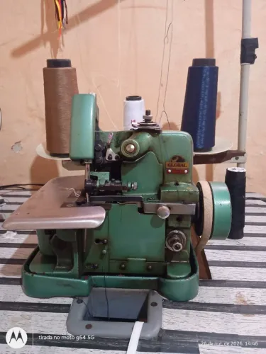 Maquina de costura Overlock semi-industrial