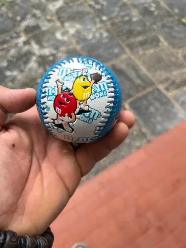 Bola baseball m&ms